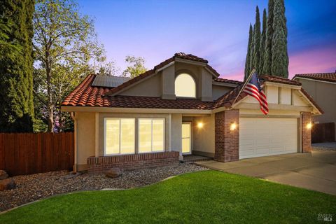 Photo of 830 Swindon Court, Vacaville, CA 95688 (MLS # 325089930)