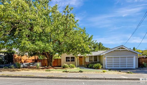 Photo of 475 Pinewood Drive, San Rafael, CA 94903 (MLS # 325075460)