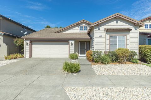 Photo of 7225 16th Hole Drive, Windsor, CA 95492 (MLS # 325084130)