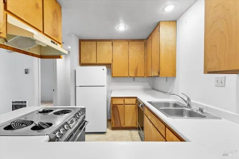 MLS: 325039491