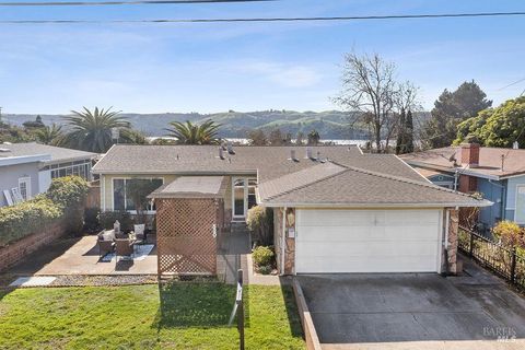 Photo of 520 Raymond Drive, Benicia, CA 94510 (MLS # 326012529)