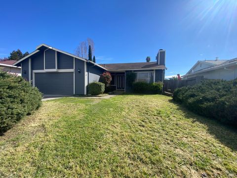 Photo of 464 Evelyn Circle, Vallejo, CA 94589 (MLS # 326014367)