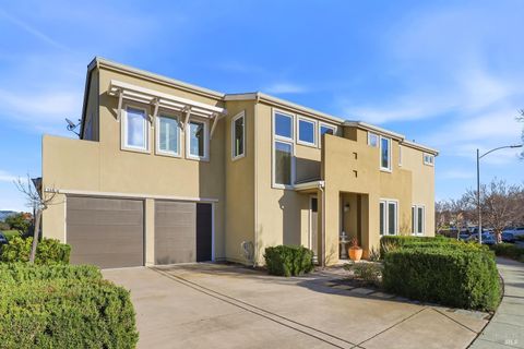 Photo of 586 Sapphire Street, Petaluma, CA 94952 (MLS # 325096498)