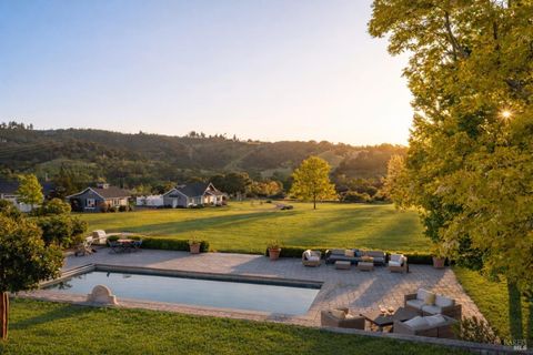 Photo of 416 Royal Meadows Court, Santa Rosa, CA 95404 (MLS # 326008418)