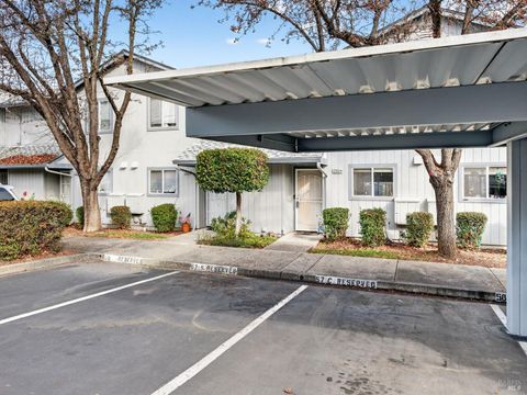 Photo of 205 Elbridge Avenue #H, Cloverdale, CA 95425 (MLS # 326006499)
