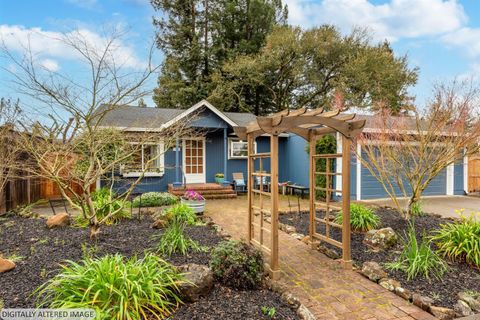 Photo of 2304 Kipland Drive, Santa Rosa, CA 95401 (MLS # 326013773)