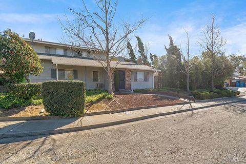 Photo of 118 Yorkshire Court, Vallejo, CA 94591 (MLS # 326018863)