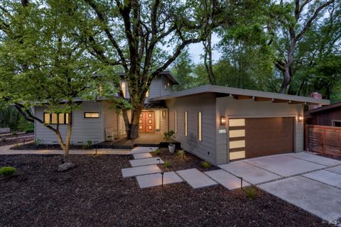 Photo of 1095 Robertson Road, Glen Ellen, CA 95442 (MLS # 325049804)