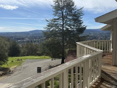 Photo of 936 Valley View Drive, Healdsburg, CA 95448 (MLS # 326003322)