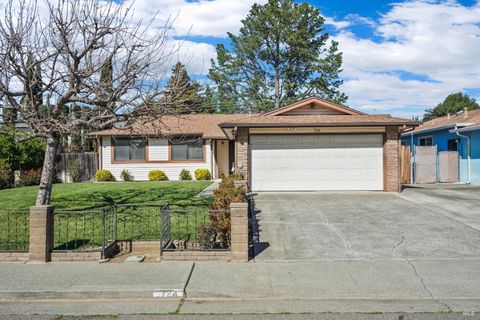 Photo of 724 E Atlantic Avenue, Fairfield, CA 94533 (MLS # 326018114)