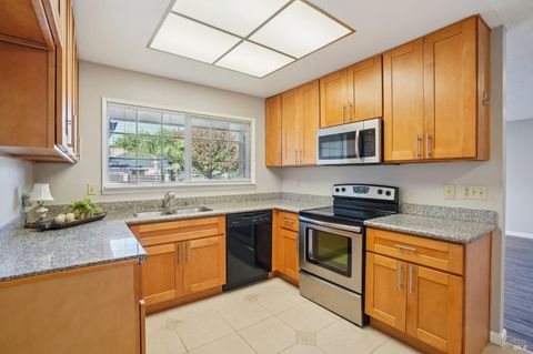 Photo of 1136 Woodridge Drive, Vacaville, CA 95687 (MLS # 325084075)