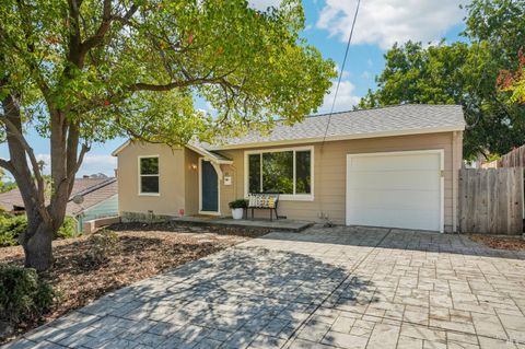 Photo of 74 Linda Vista Street, Benicia, CA 94510 (MLS # 325084876)