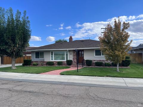 Photo of 446 Crescent Drive, Rio Vista, CA 94571 (MLS # 325090330)