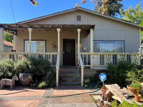 Photo of 2057 Brown Street, Napa, CA 94559 (MLS # 325093642)