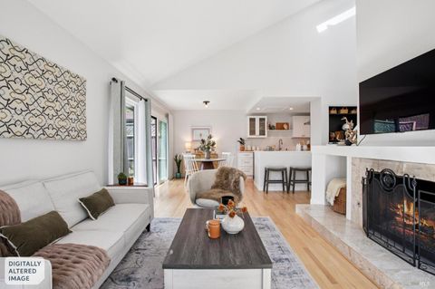 Photo of 18 Dunlin Court, San Rafael, CA 94903 (MLS # 326016148)