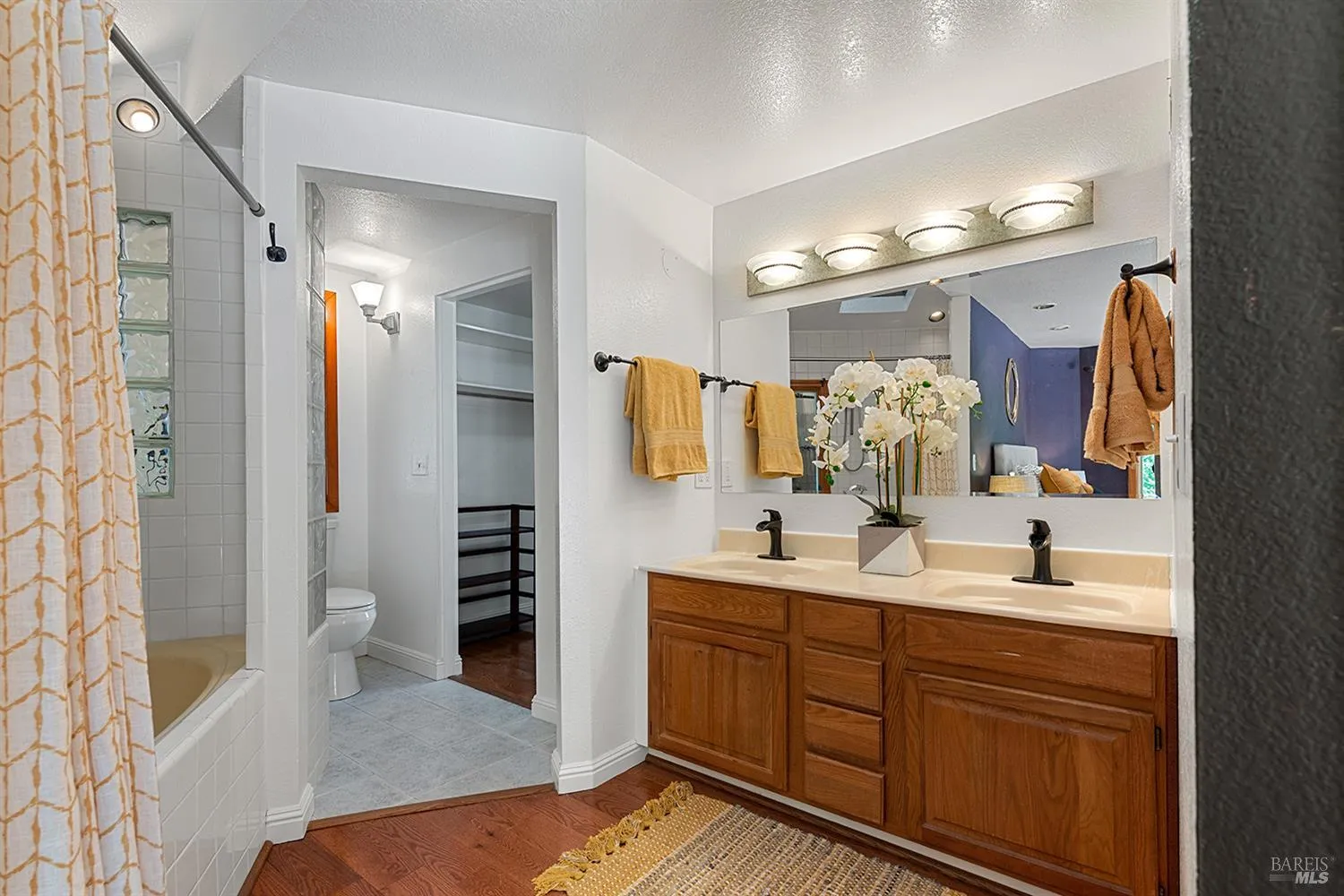 Guerneville, California 95446, United States, 2 Bedrooms Bedrooms, ,2 BathroomsBathrooms,Residential,Active,146787