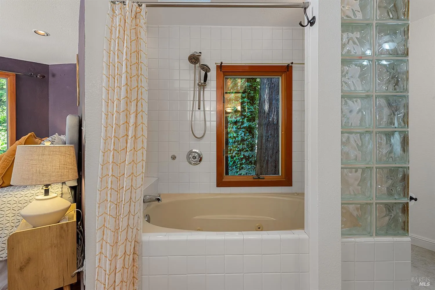 Guerneville, California 95446, United States, 2 Bedrooms Bedrooms, ,2 BathroomsBathrooms,Residential,Active,146787