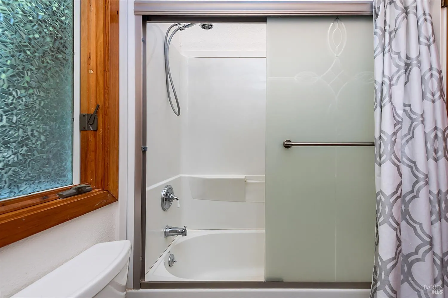 Guerneville, California 95446, United States, 2 Bedrooms Bedrooms, ,2 BathroomsBathrooms,Residential,Active,146787