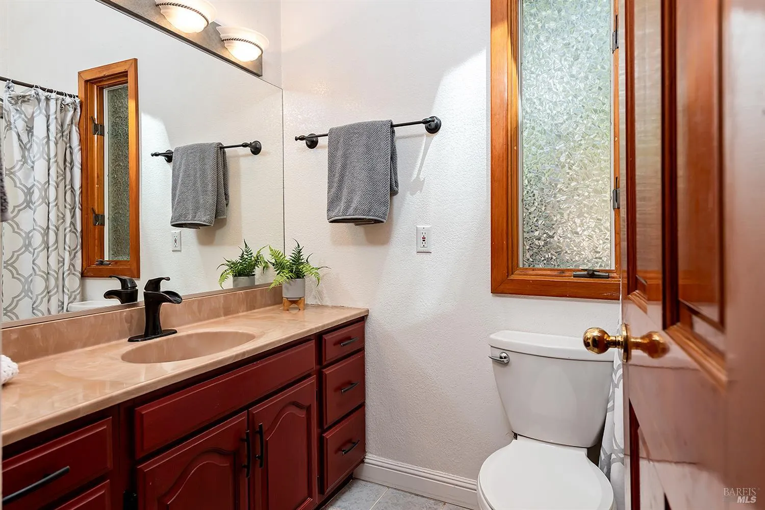 Guerneville, California 95446, United States, 2 Bedrooms Bedrooms, ,2 BathroomsBathrooms,Residential,Active,146787