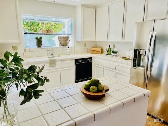 Napa, California 94558, United States, 2 Bedrooms Bedrooms, ,2 BathroomsBathrooms,Residential,Contingent,56469