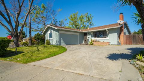Photo of 1312 Sutter Court, Fairfield, CA 94533 (MLS # 326015537)