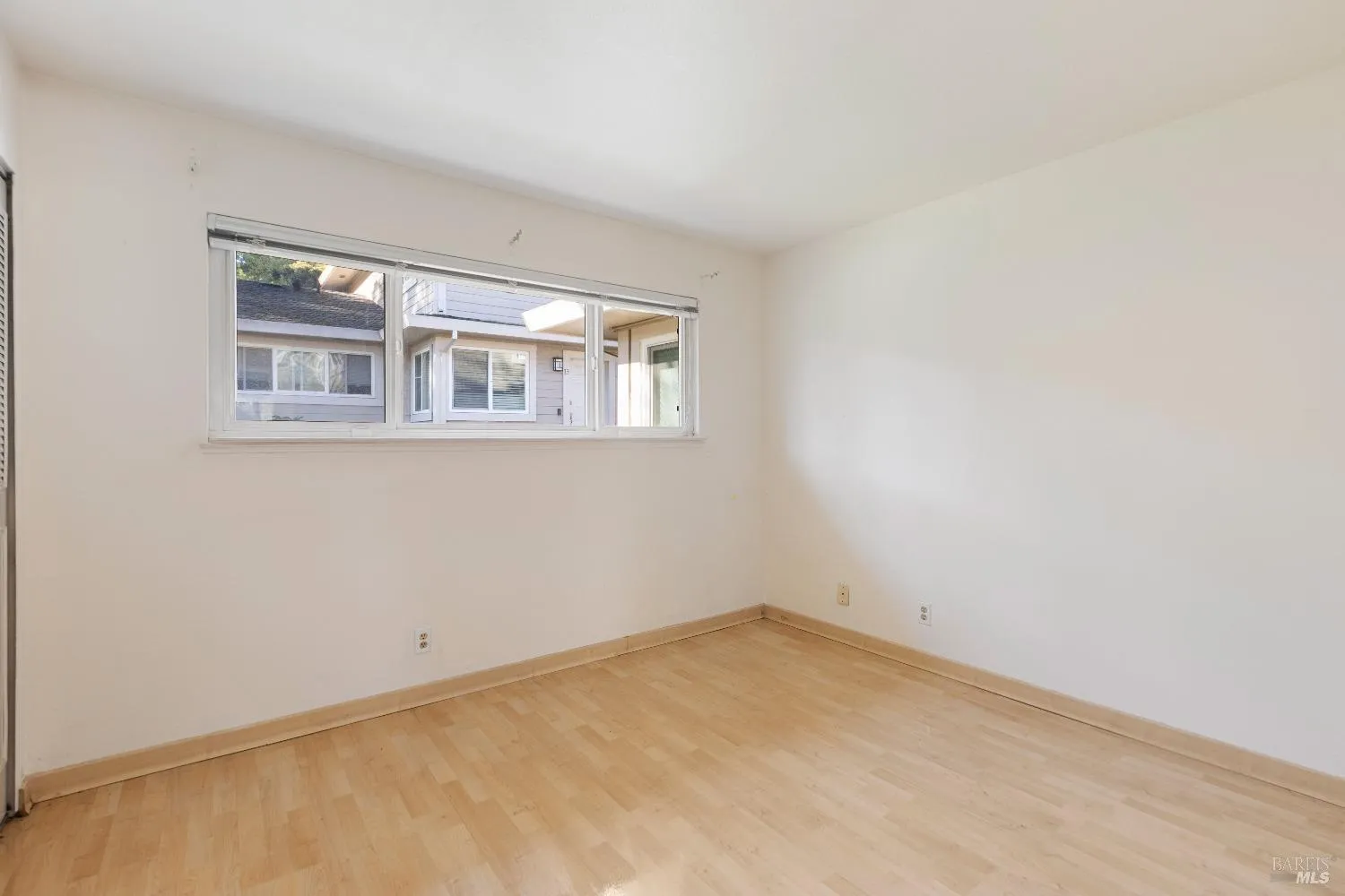 Novato, California 94947, United States, 2 Bedrooms Bedrooms, ,1 BathroomBathrooms,Residential,Pending,114221