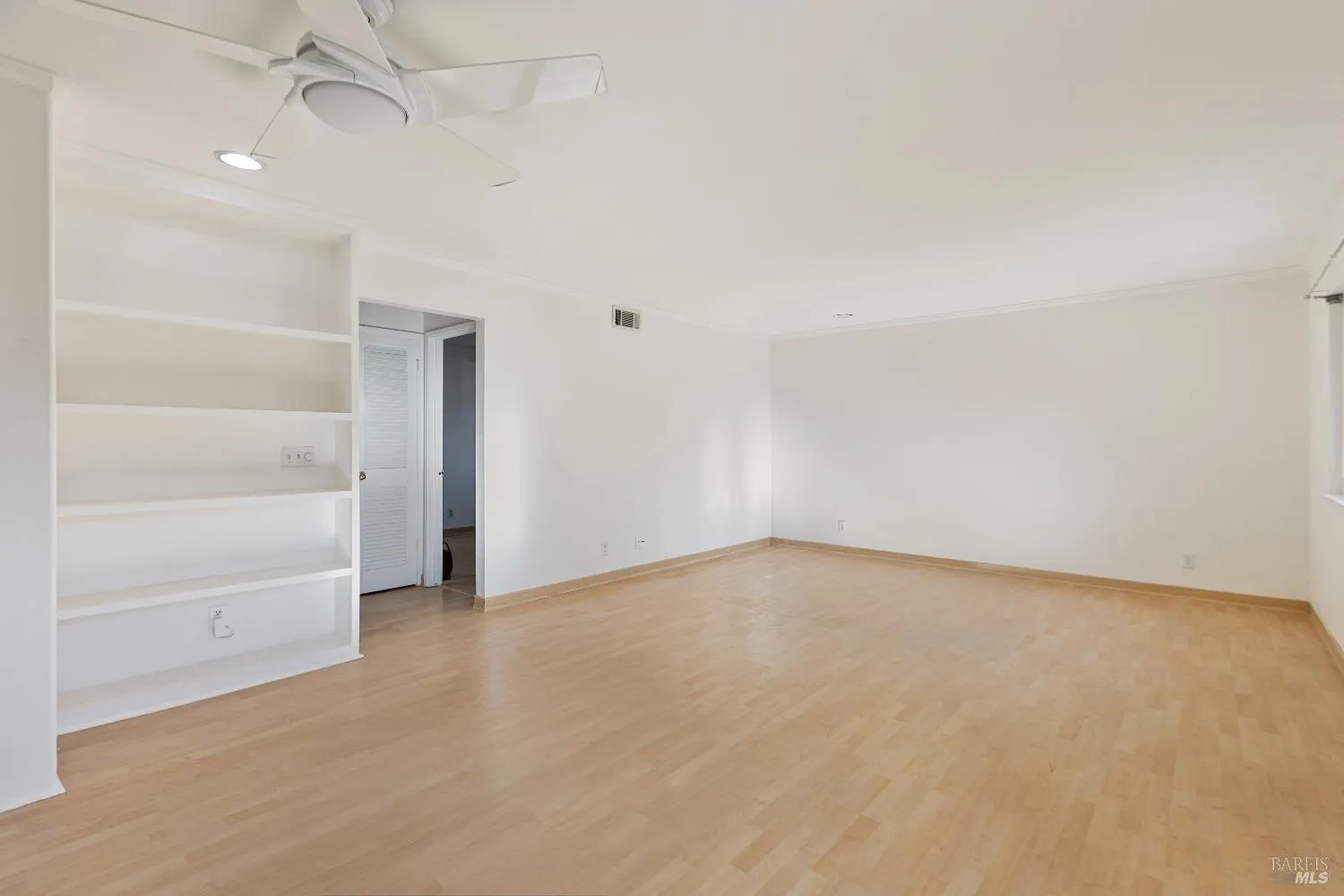 Novato, California 94947, United States, 2 Bedrooms Bedrooms, ,1 BathroomBathrooms,Residential,Pending,114221