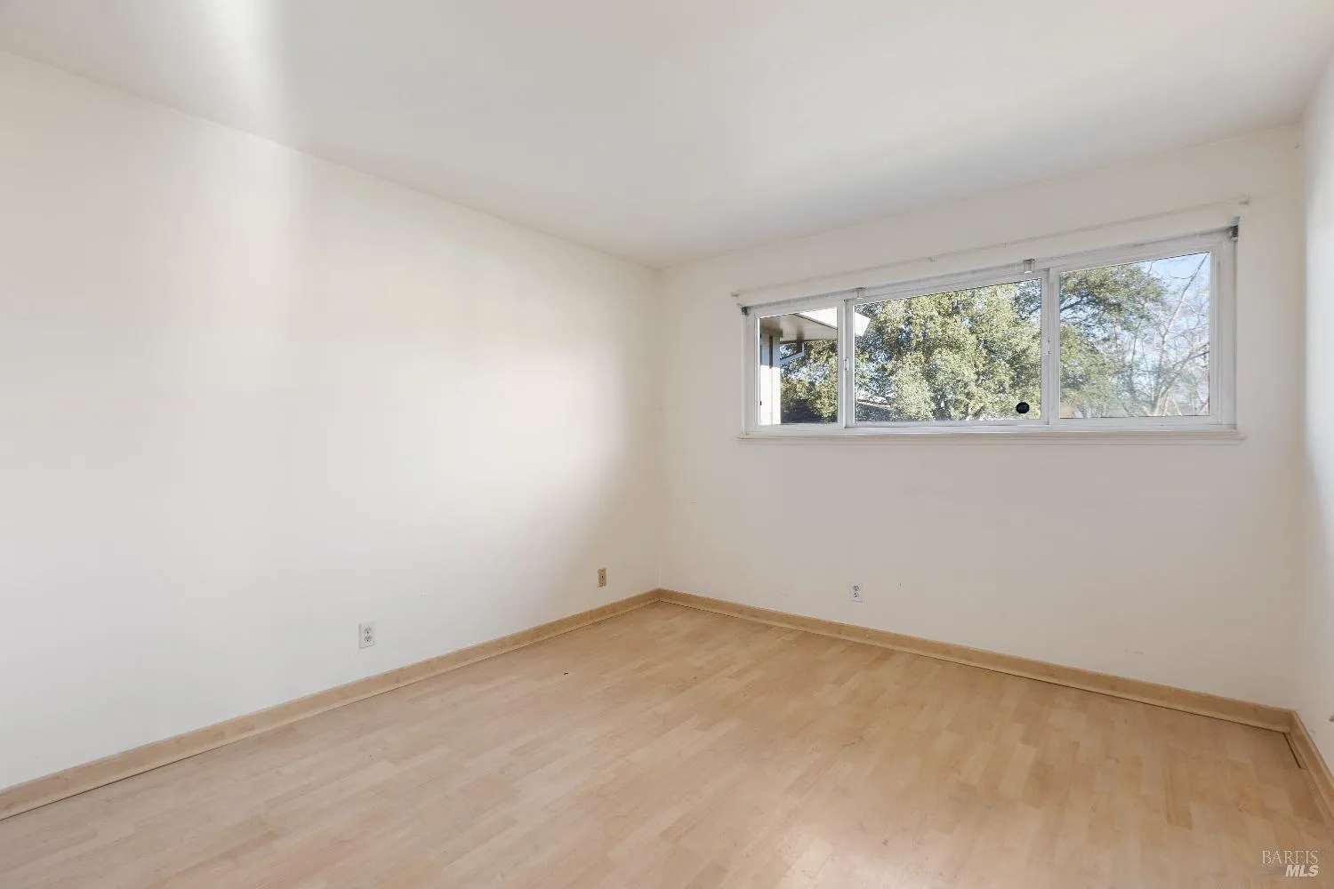 Novato, California 94947, United States, 2 Bedrooms Bedrooms, ,1 BathroomBathrooms,Residential,Pending,114221