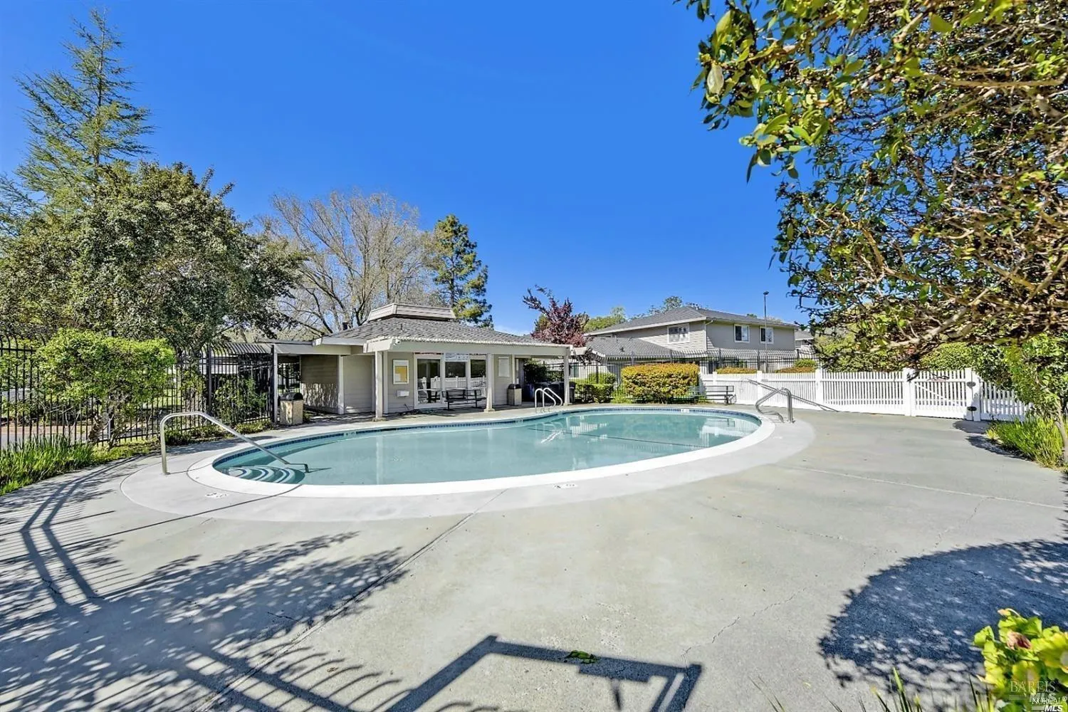 Novato, California 94947, United States, 2 Bedrooms Bedrooms, ,1 BathroomBathrooms,Residential,Pending,114221