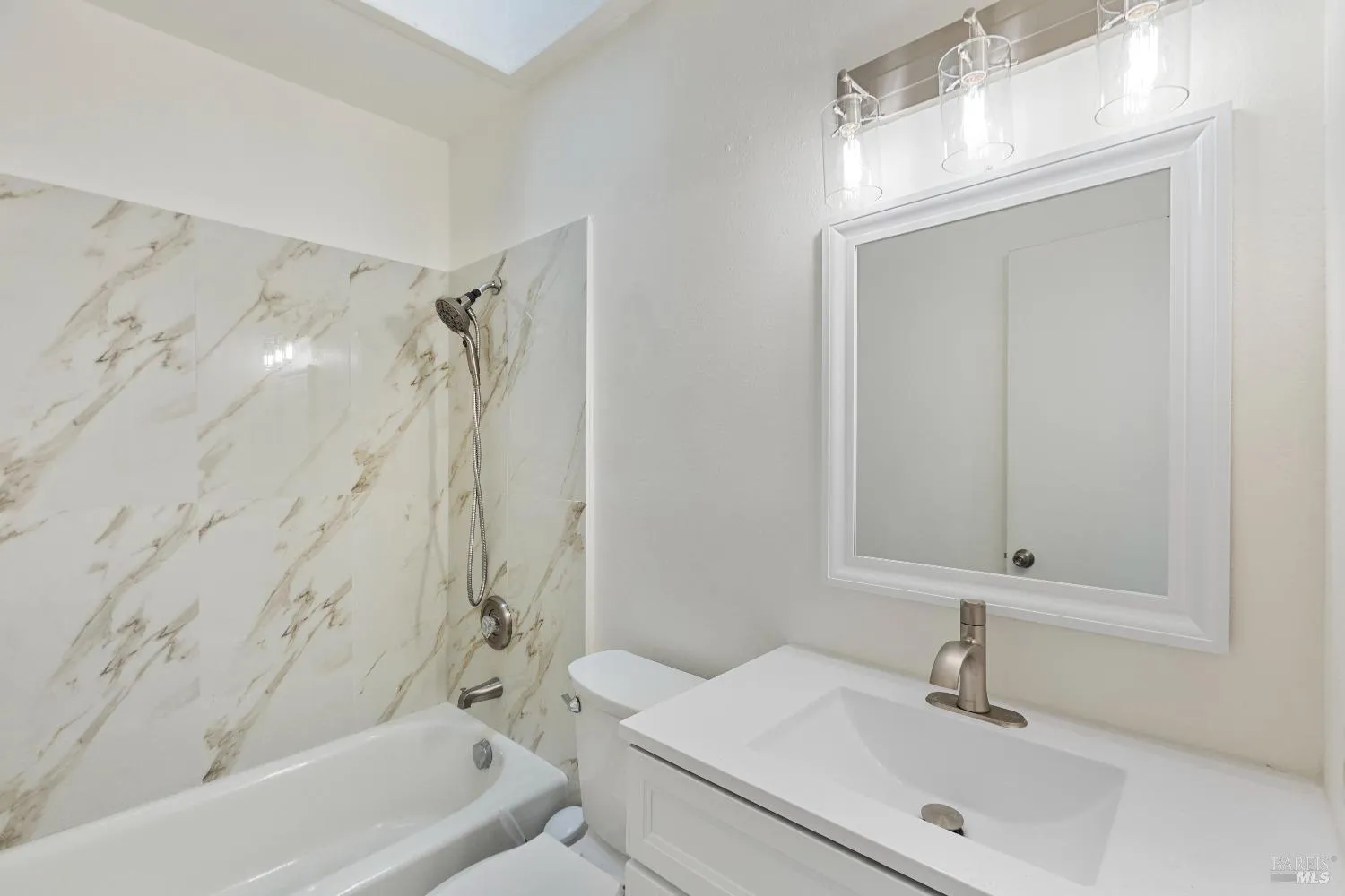 Novato, California 94947, United States, 2 Bedrooms Bedrooms, ,1 BathroomBathrooms,Residential,Pending,114221