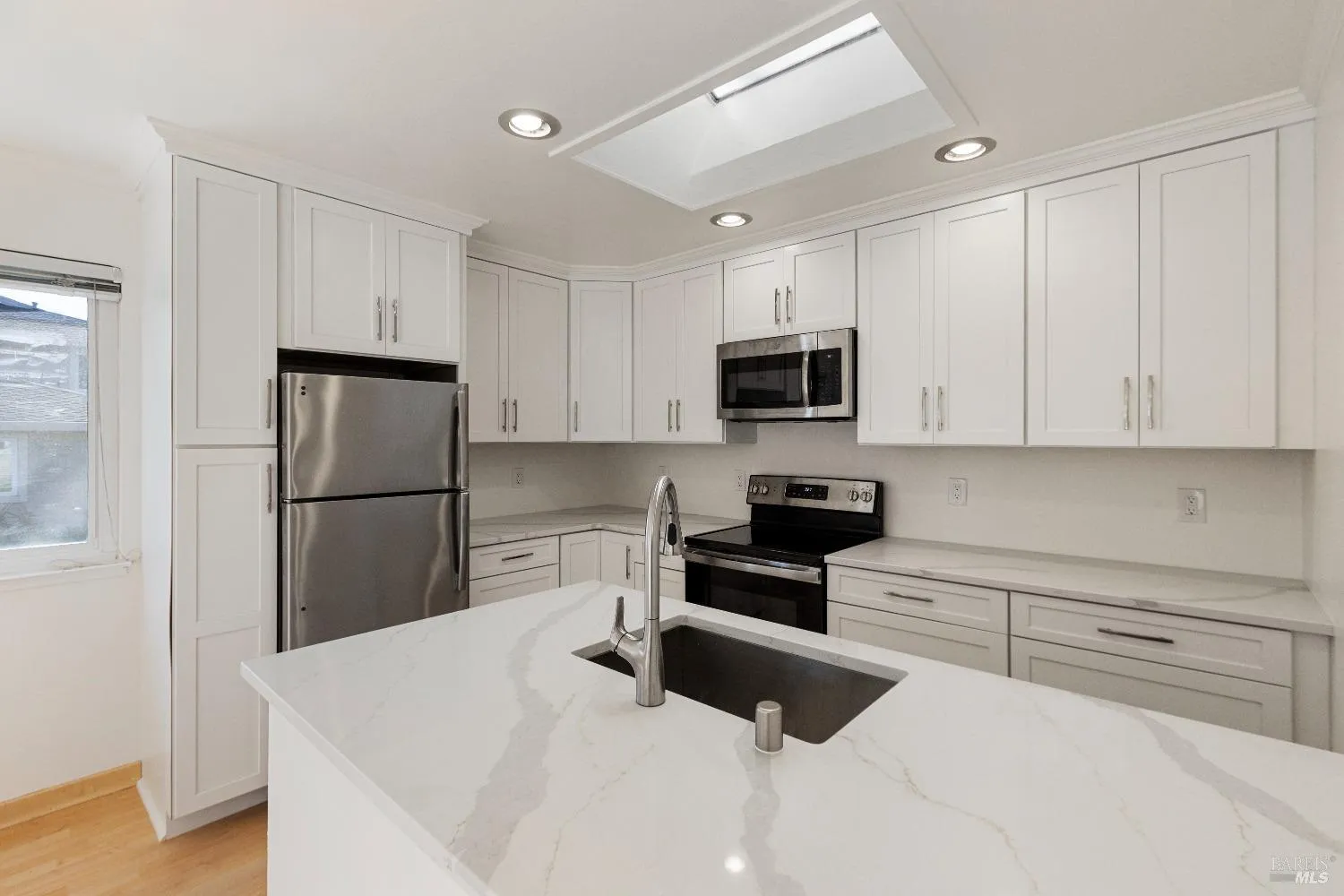 Novato, California 94947, United States, 2 Bedrooms Bedrooms, ,1 BathroomBathrooms,Residential,Pending,114221