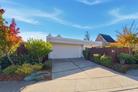 Photo of 679 Lobelia Court, Sonoma, CA 95476 (MLS # 325101096)