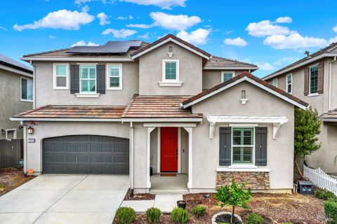 Photo of 2019 Spirea Court, Vacaville, CA 95687 (MLS # 325087006)