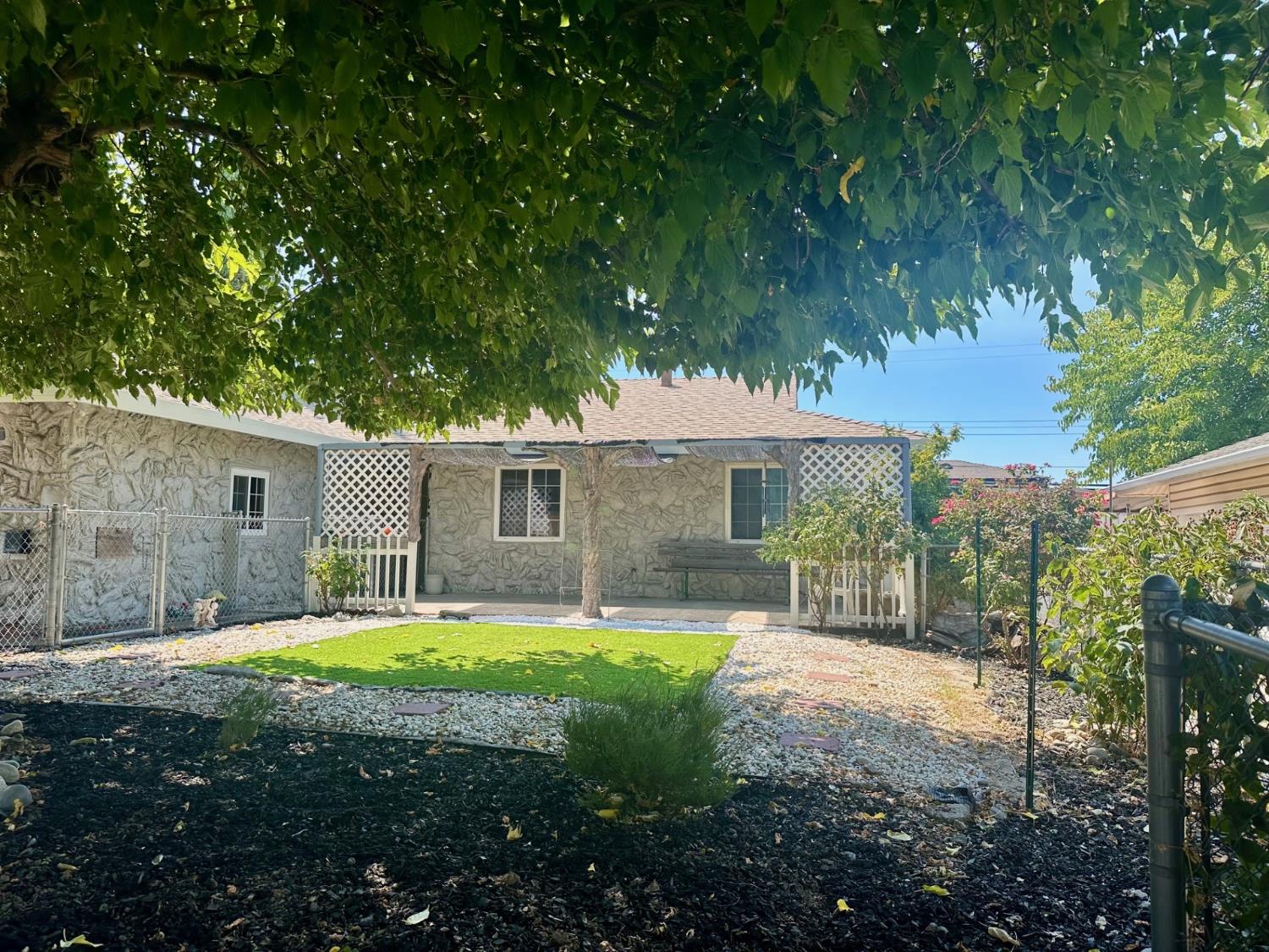 6605 Whitsett Drive