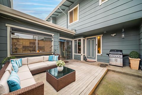 Photo of 2827 Sunburst Drive, Fairfield, CA 94533 (MLS # 326004679)