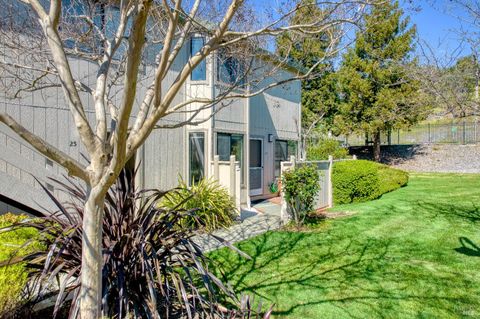 Photo of 29 Sailmaker Court, San Rafael, CA 94903 (MLS # 326021163)