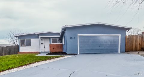 Photo of 2034 Cambridge Drive, Fairfield, CA 94533 (MLS # 326002252)