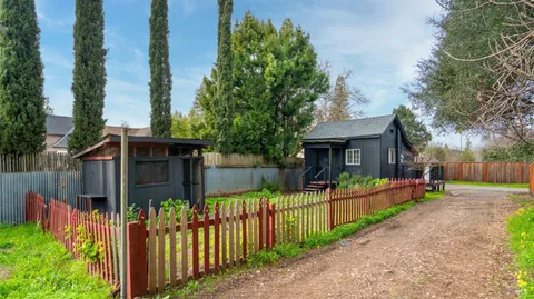 729 University Street, Healdsburg, CA 95448 - MLS#: 325009325