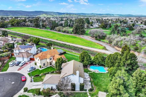 Photo of 325 Fieldstone Court, Vacaville, CA 95687 (MLS # 326013629)