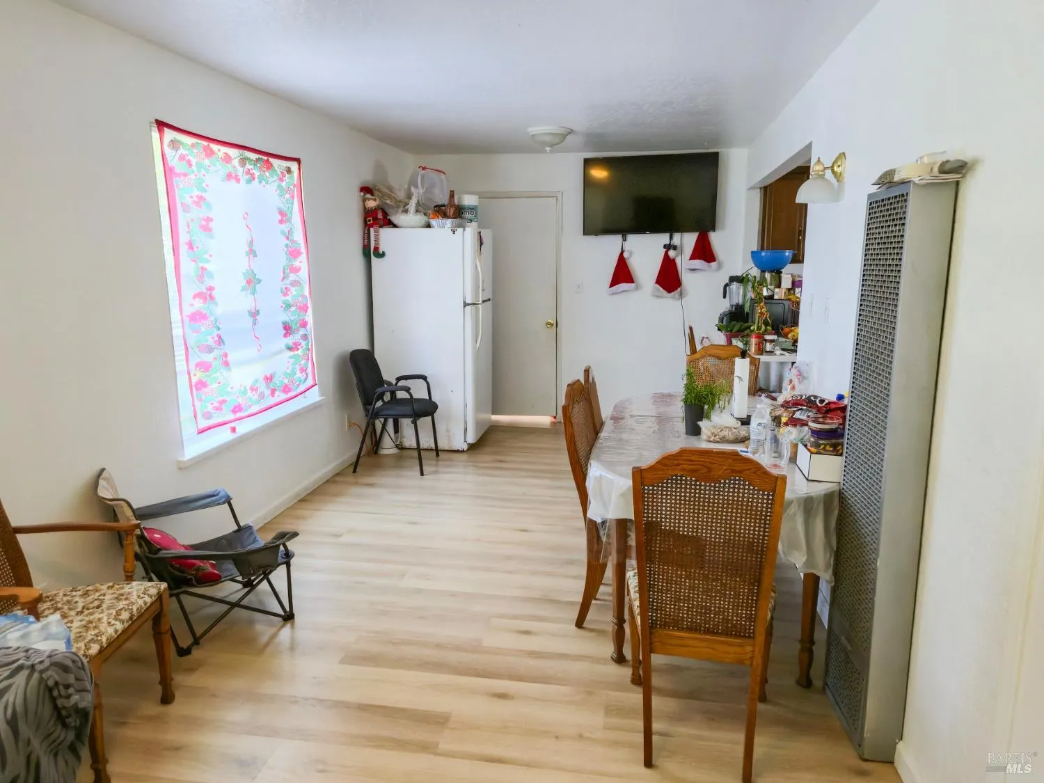 Sebastopol, California 95472, United States, 6 Bedrooms Bedrooms, ,4 BathroomsBathrooms,Residential,Active,194447