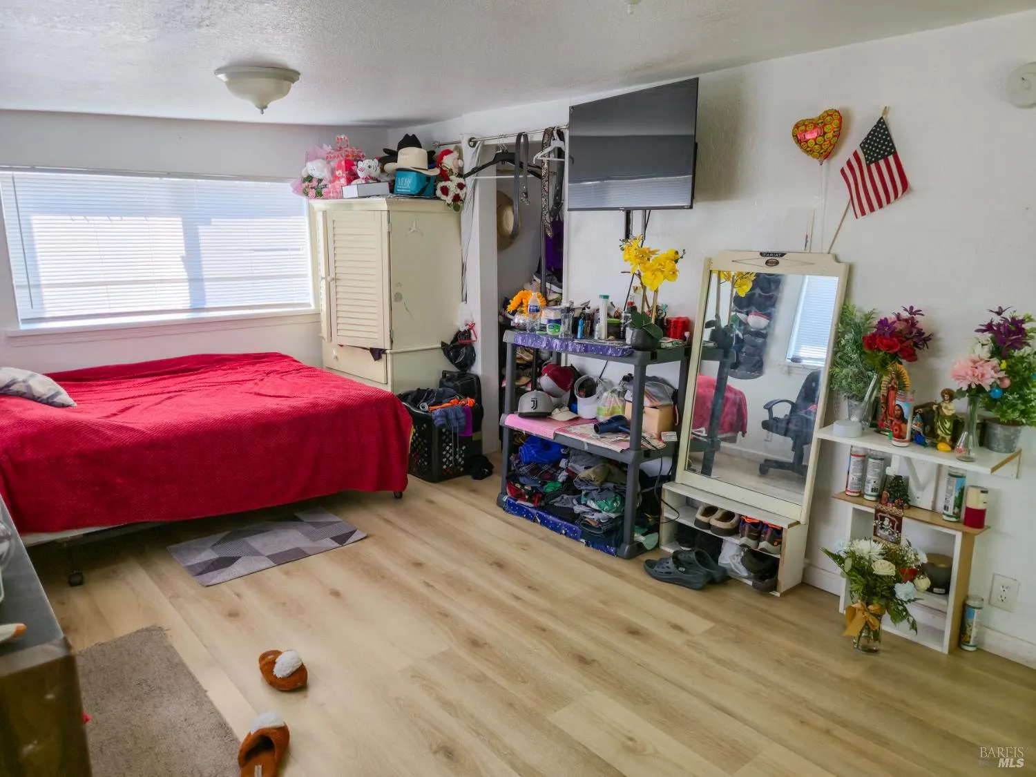 Sebastopol, California 95472, United States, 6 Bedrooms Bedrooms, ,4 BathroomsBathrooms,Residential,Active,194447