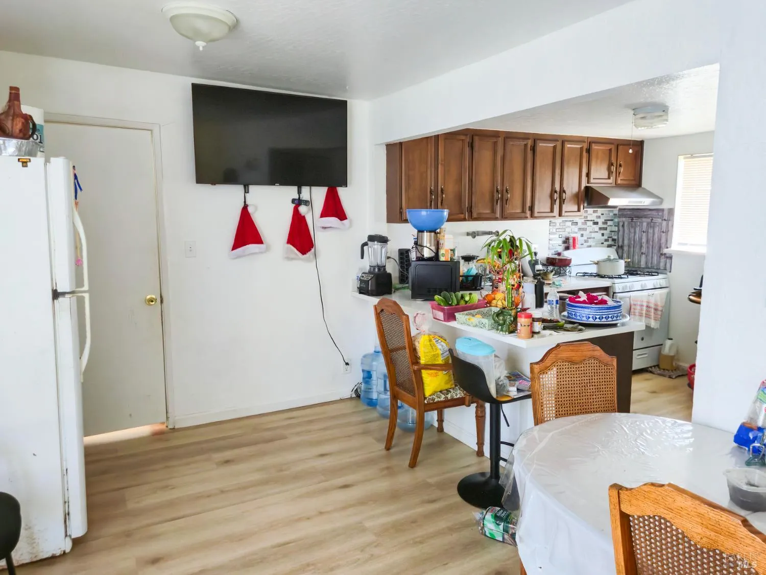 Sebastopol, California 95472, United States, 6 Bedrooms Bedrooms, ,4 BathroomsBathrooms,Residential,Active,194447