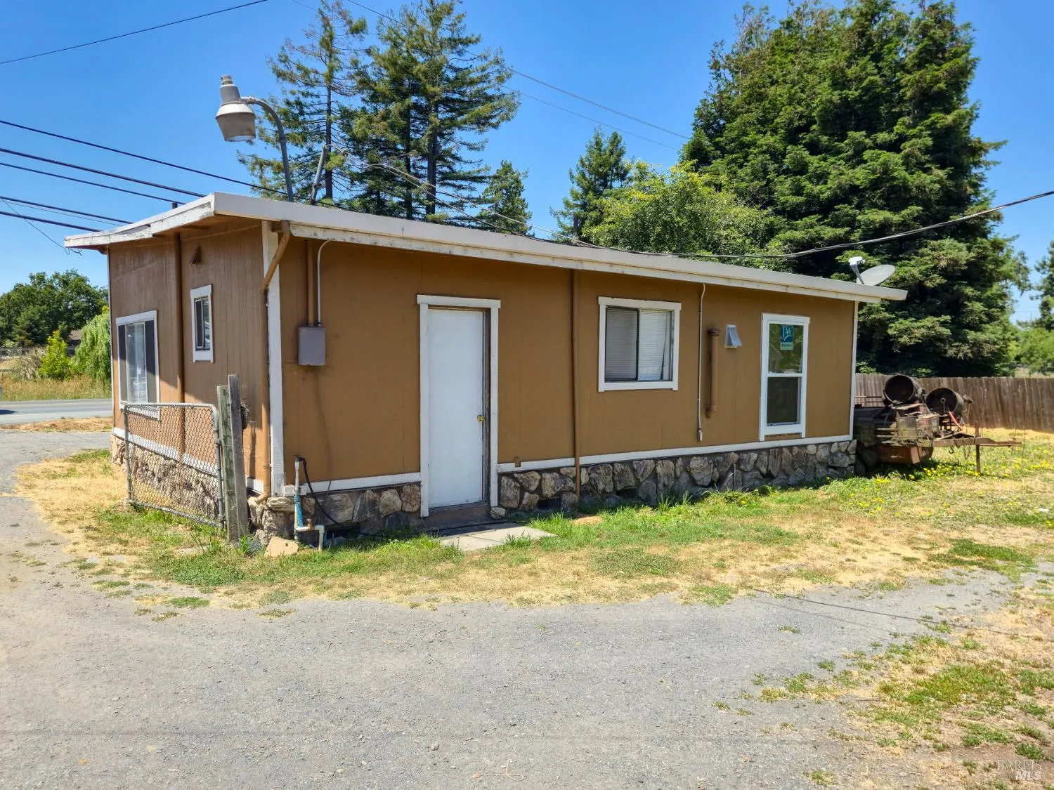 Sebastopol, California 95472, United States, 6 Bedrooms Bedrooms, ,4 BathroomsBathrooms,Residential,Active,194447