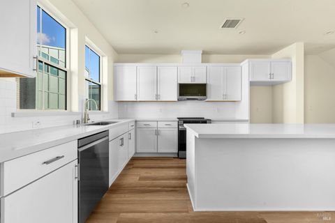 Photo of 204 Wakeful Way, Rohnert Park, CA 94928 (MLS # 325096015)