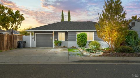 Photo of 1047 E Tennessee Court, Fairfield, CA 94533 (MLS # 325097327)