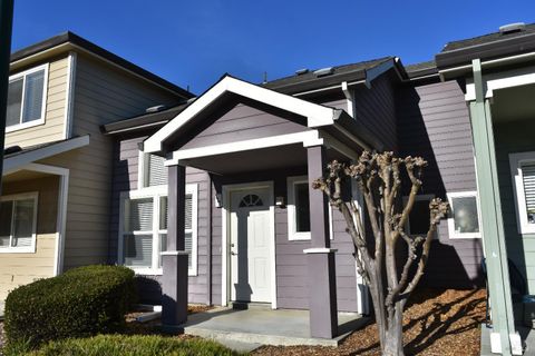 Photo of 112 Treadway Court, Cloverdale, CA 95425 (MLS # 326017951)