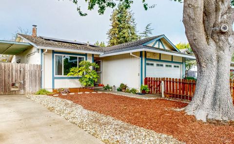 Photo of 6731 Avenida Cala, Rohnert Park, CA 94928 (MLS # 325089805)