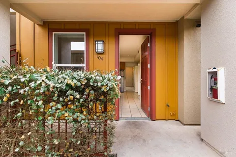950 Campoy Street Unit 104, Santa Rosa, CA 95407 - MLS#: 325018376
