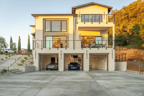 Photo of 1580 Clear Ridge Drive, Healdsburg, CA 95448 (MLS # 325088474)