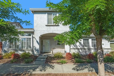 Photo of 1441 Woodside Circle, Petaluma, CA 94954 (MLS # 325090589)
